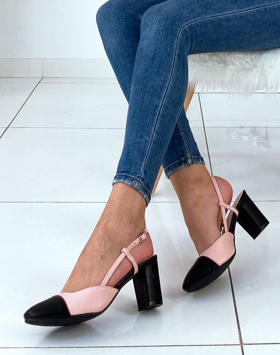Escarpins noirs et roses à bout rond et à petit talon
