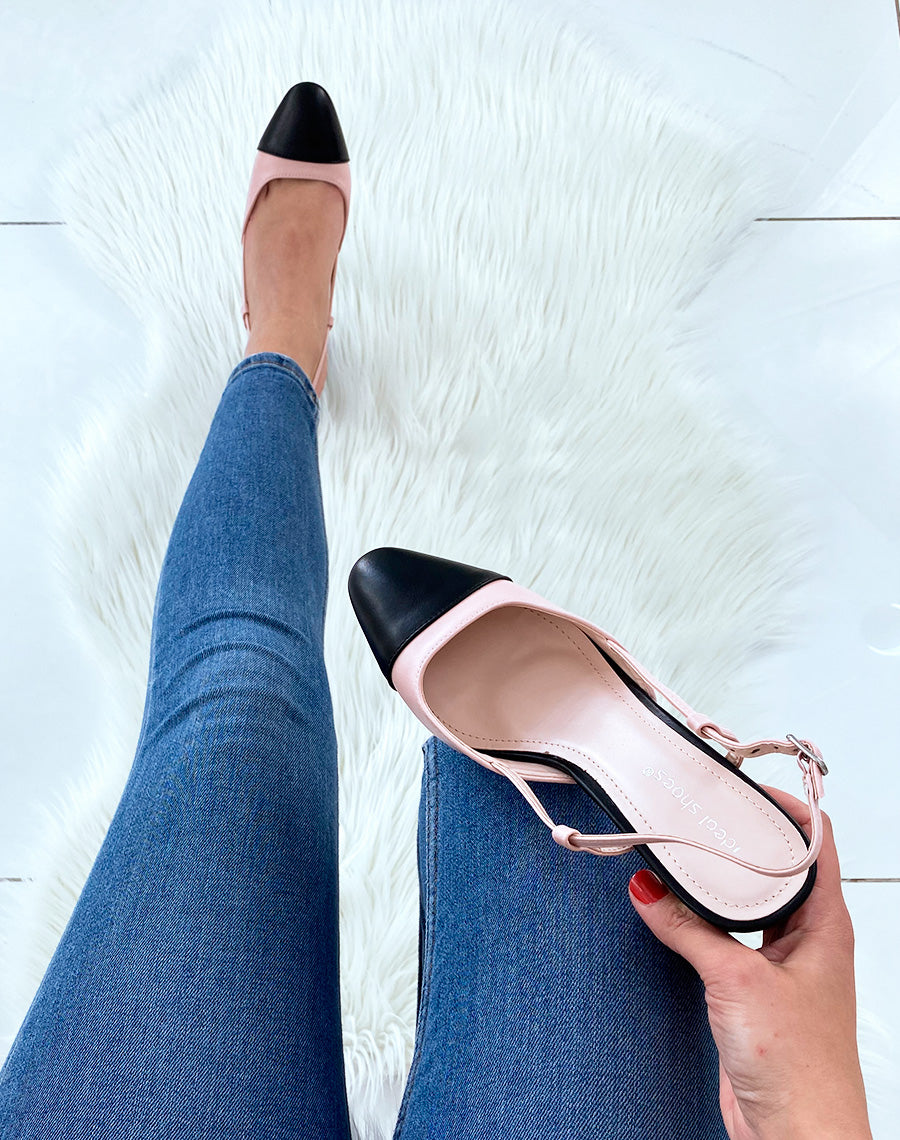 Escarpins noirs et roses à bout rond et à petit talon