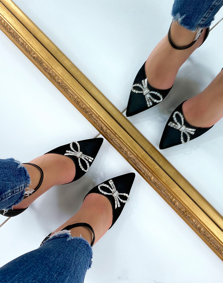 Escarpins noirs satinés à talon évasé