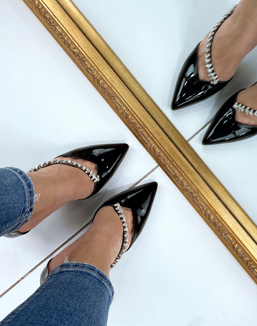 Escarpins noirs vernis avec lanière à strass et talon aiguille