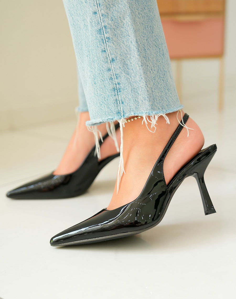 Escarpins noirs vernis élégants avec lanière élastique et bout pointu