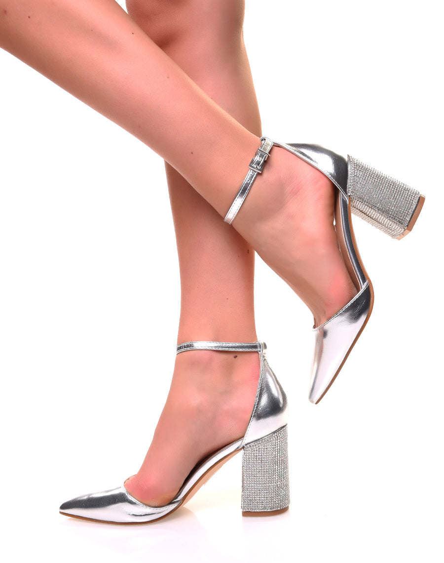 Escarpins ouverts argentés à talons carrés à strass