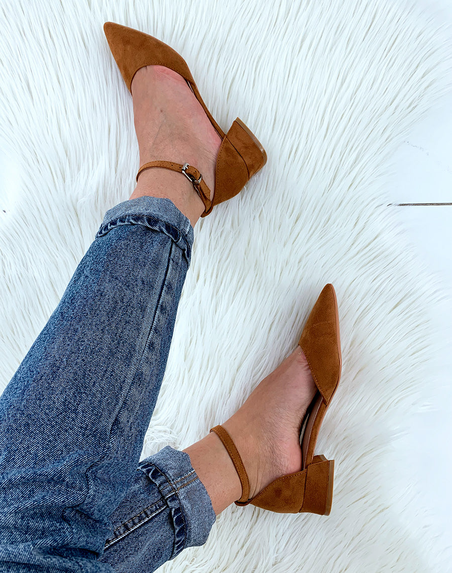 Escarpins à petit talon camel en suédine