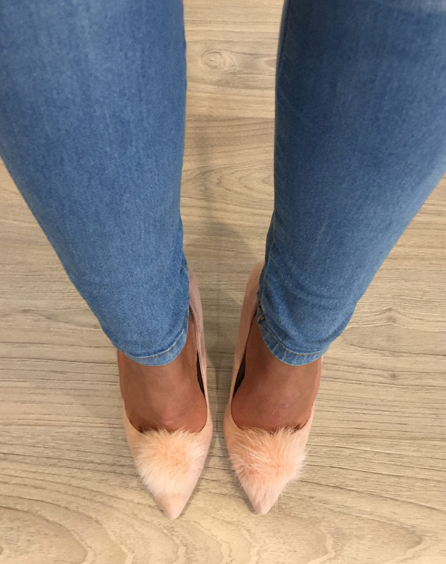 Escarpins roses en suédine avec pompon