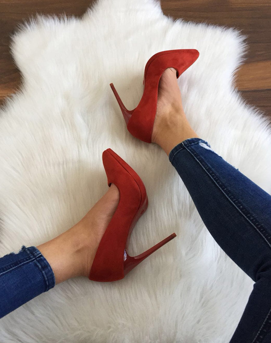 Escarpins rouges effet suédine