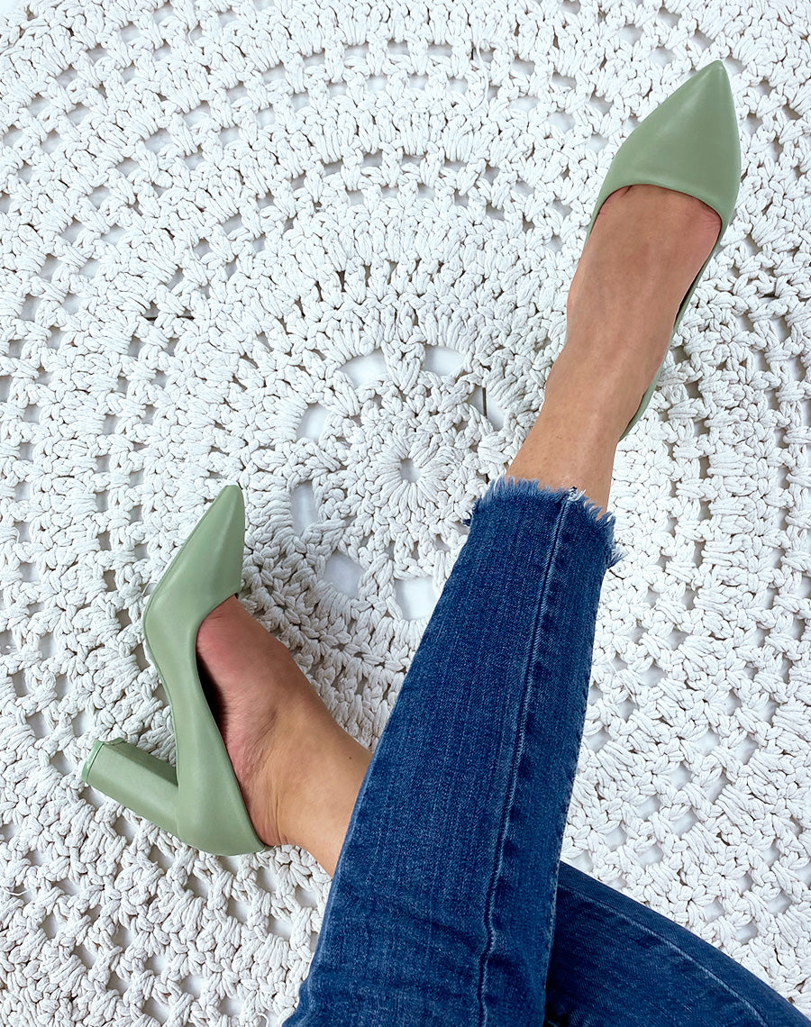 Escarpins vert pastel à bout pointu