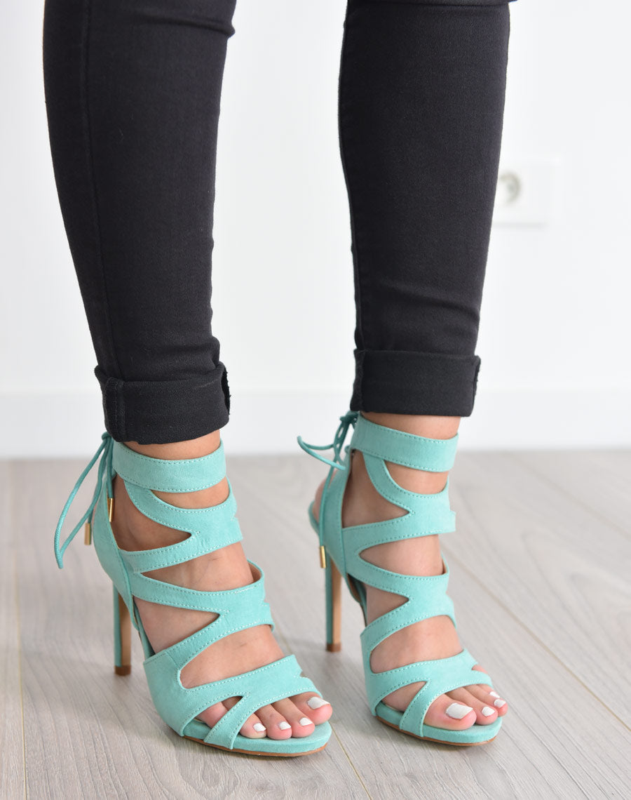 Escarpins verts à brides multiples et lacet arrière