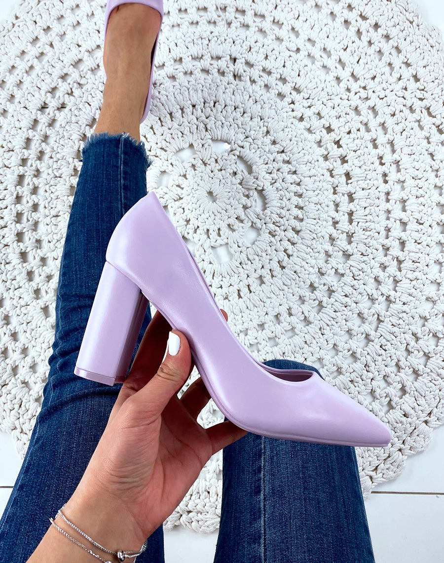 Escarpins violet pastel à bout pointu