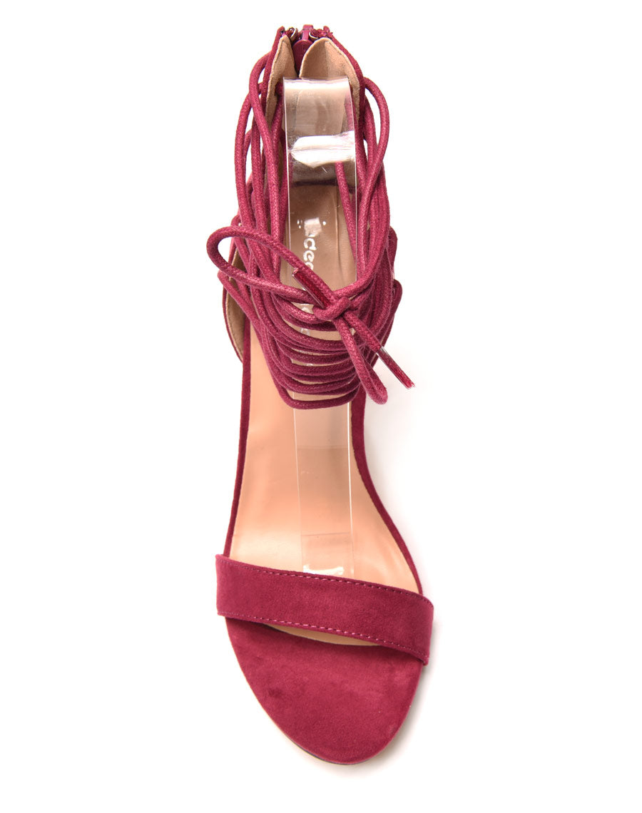 Escarpins violets lacets