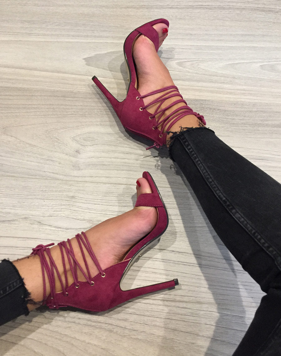 Escarpins violets lacets