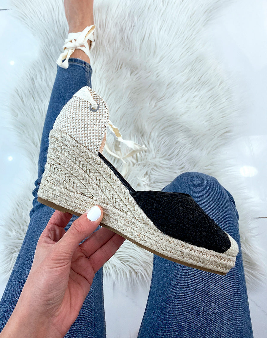 Espadrille compensée noire à lacet