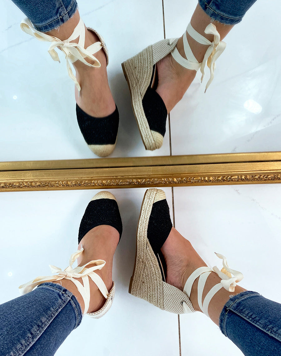 Espadrille compensée noire à lacet