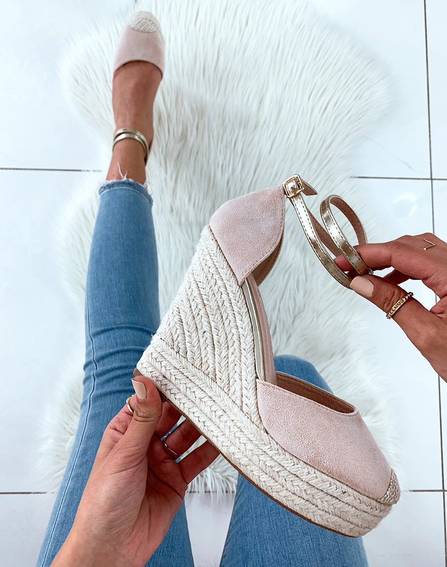 Espadrilles beiges en suédine et doré à talons compensés