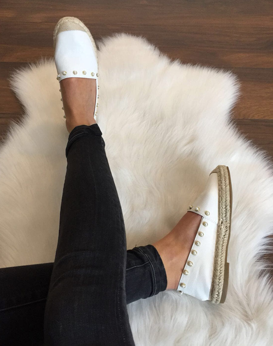 Espadrilles blanches ornées de perles