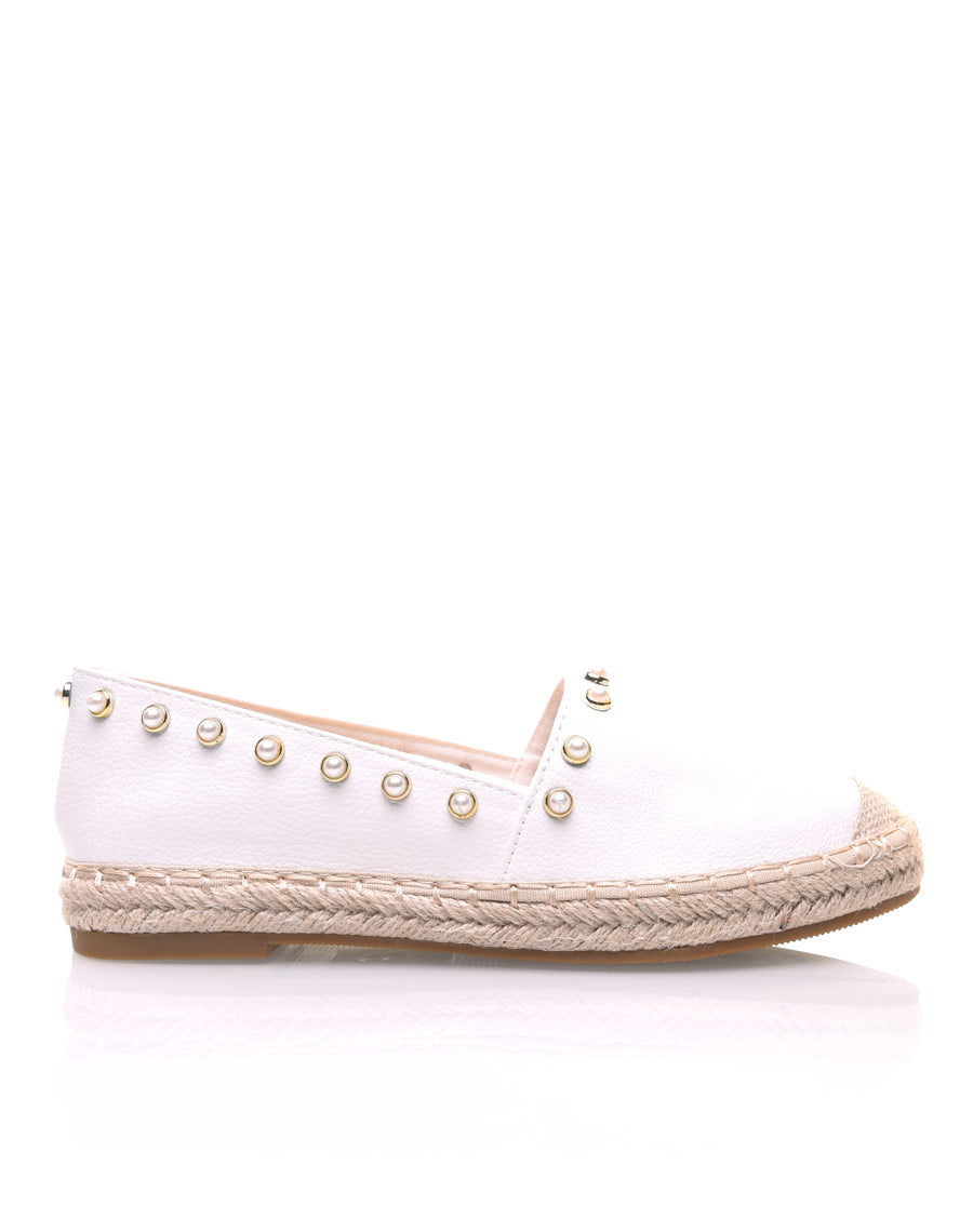 Espadrilles blanches ornées de perles