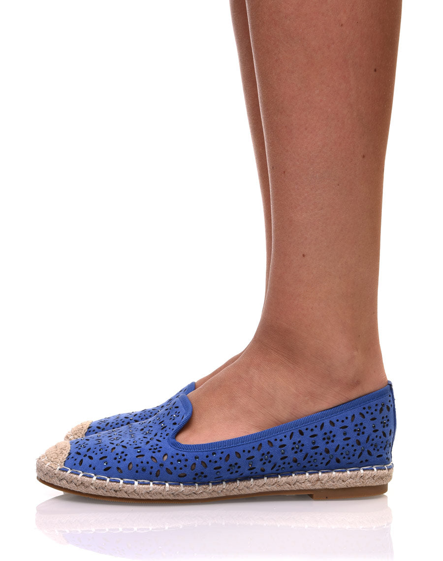 Espadrilles bleues en suédine perforées