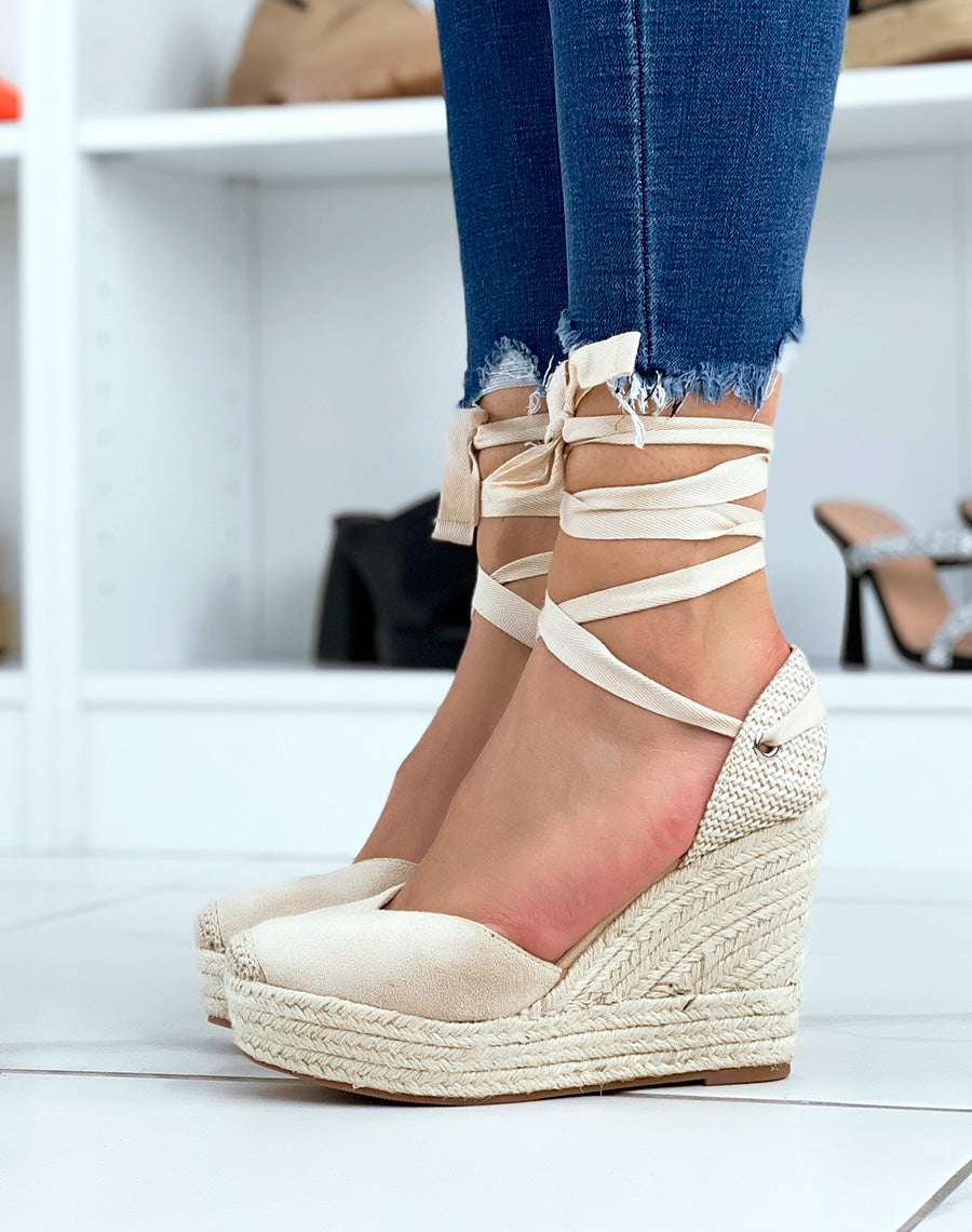 Espadrilles compensées beiges en coupe florale