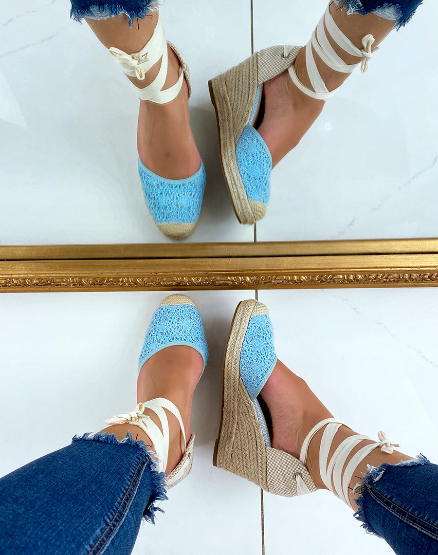 Espadrilles compensées bleu pastel à longues lanières