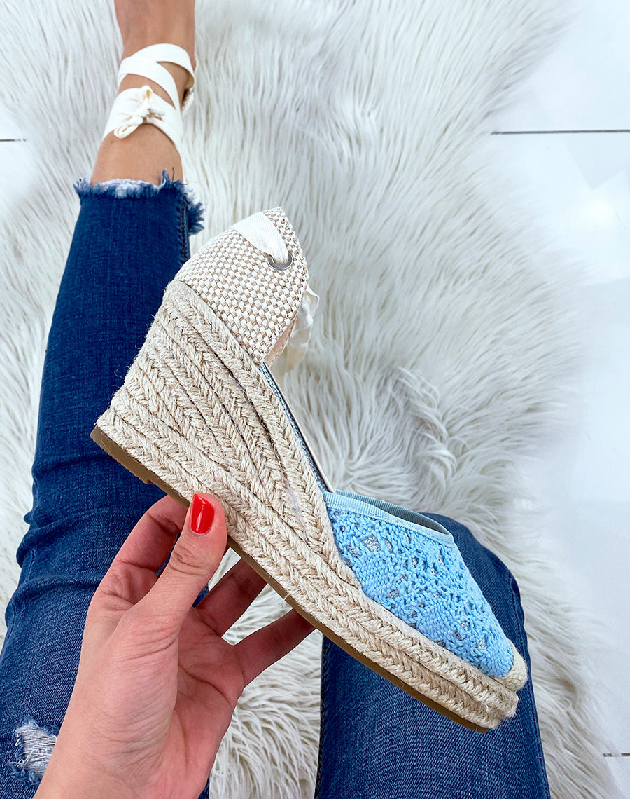 Espadrilles compensées bleu pastel à longues lanières