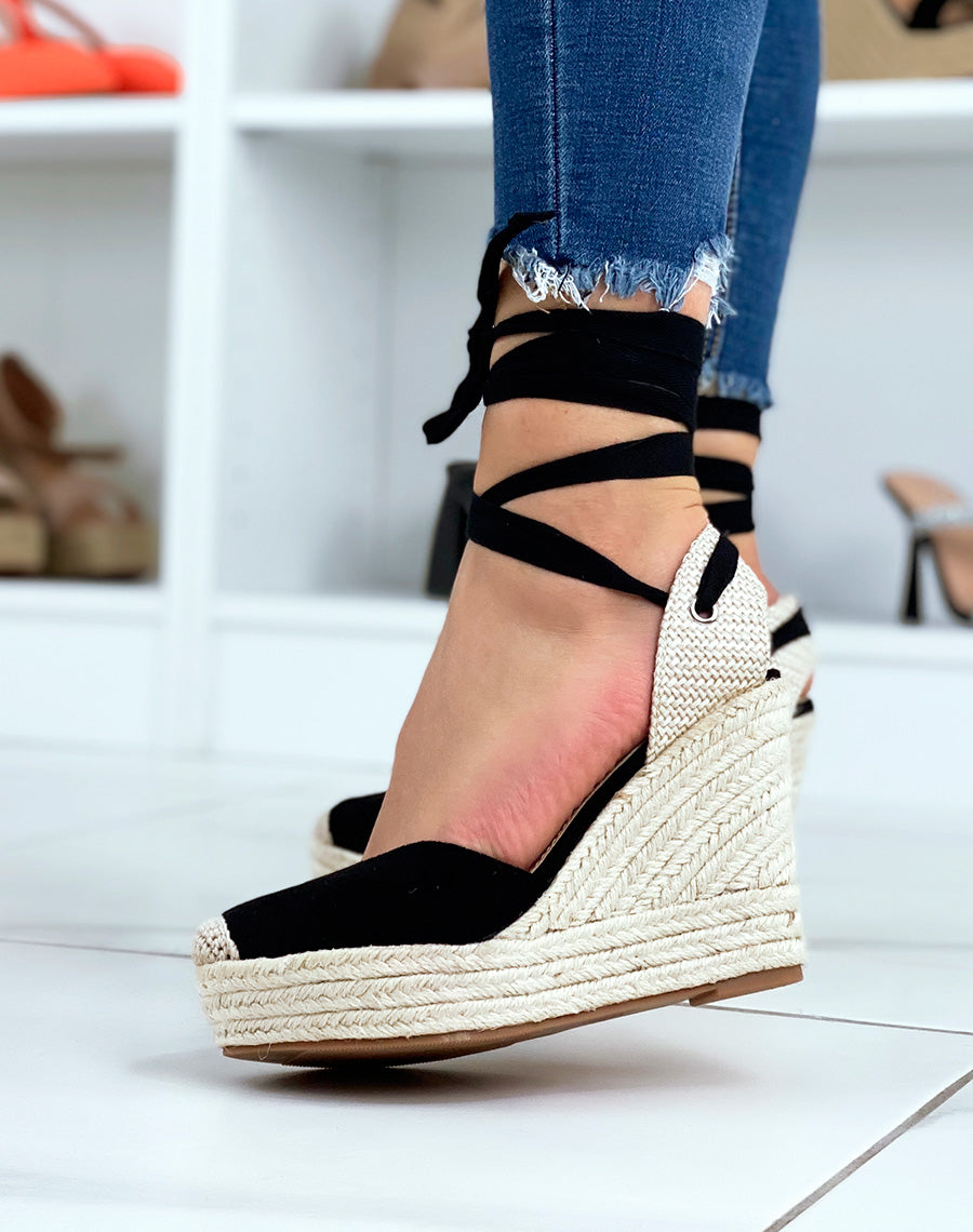 Espadrilles compensées noire en coupe florale