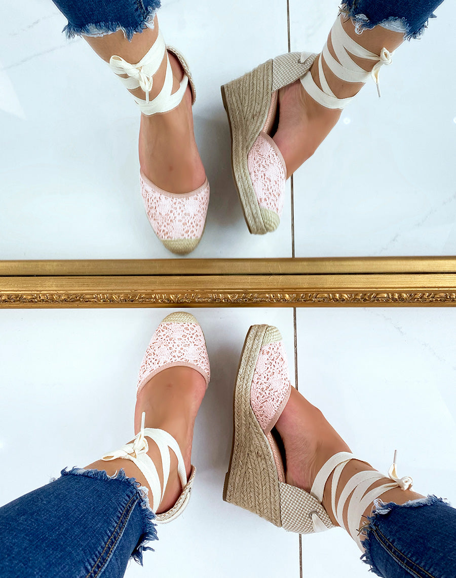 Espadrilles compensées rose pastel à longues lanières