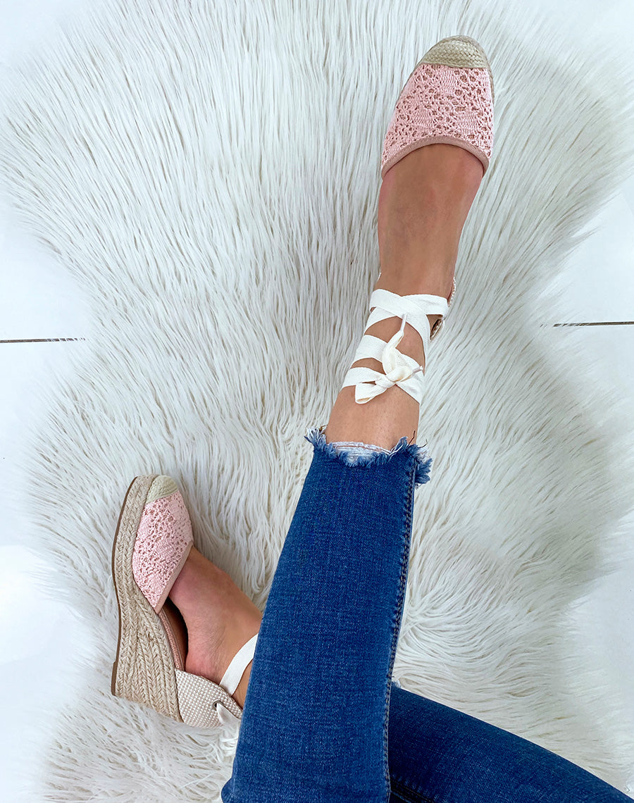 Espadrilles compensées rose pastel à longues lanières