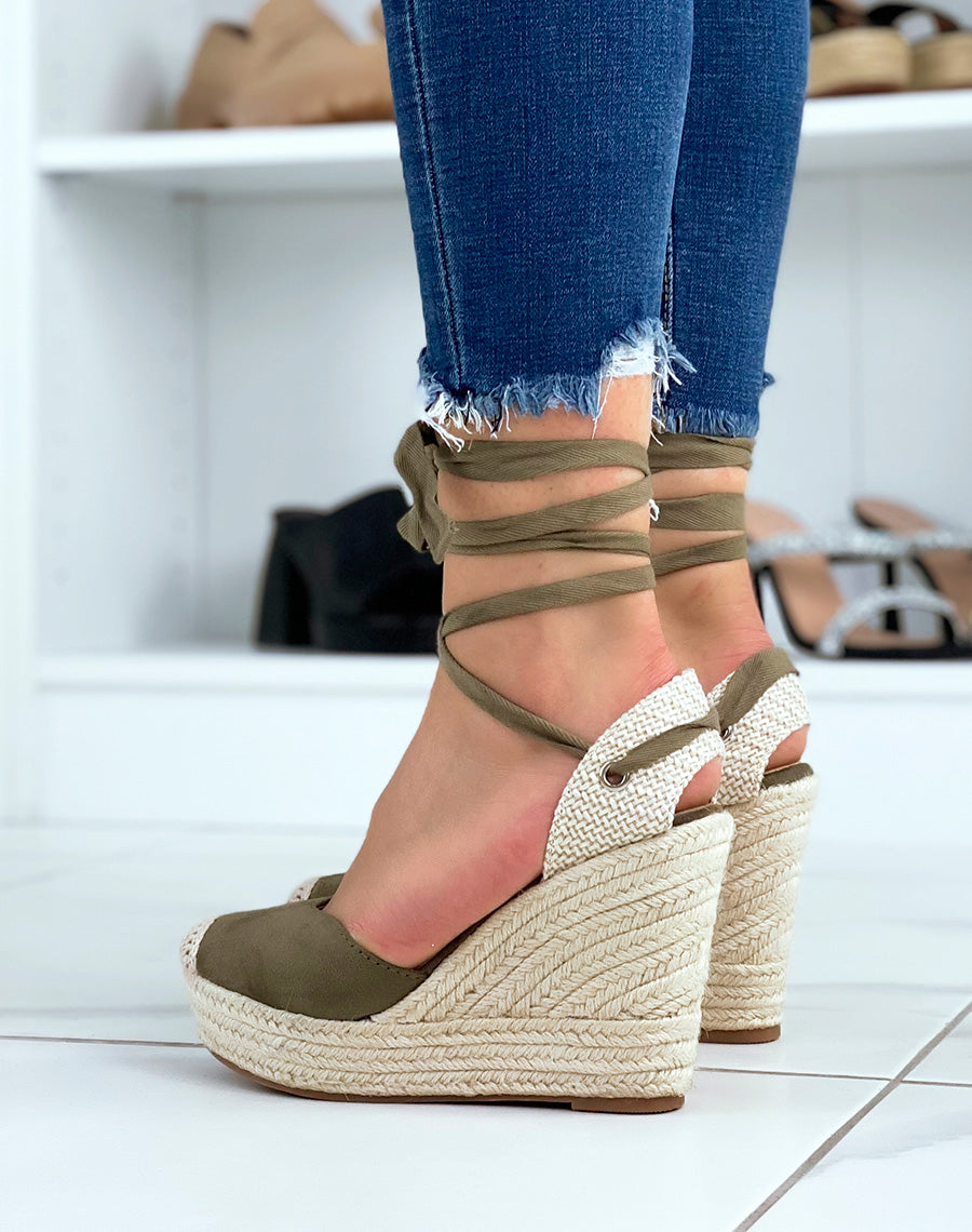 Espadrilles compensées vert kaki en coupe florale