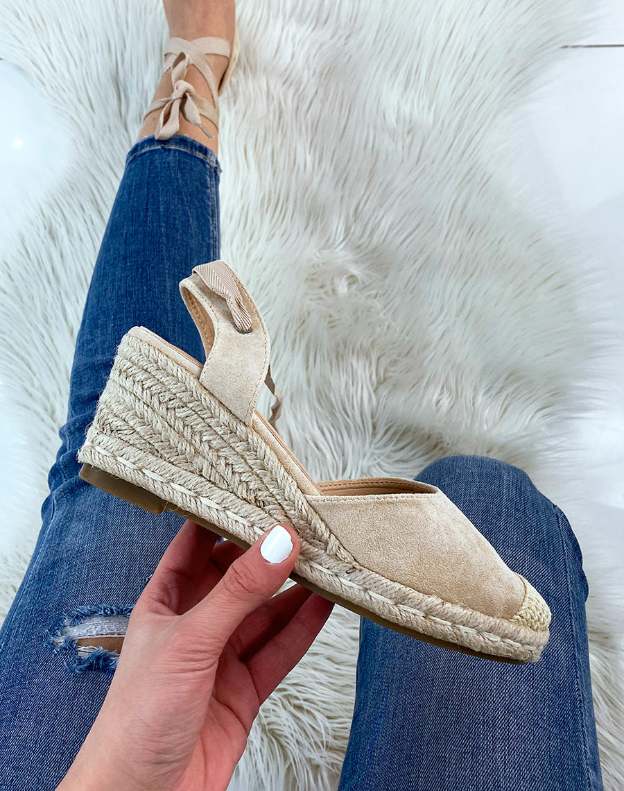 Espadrilles en suédine beige à talon compensé