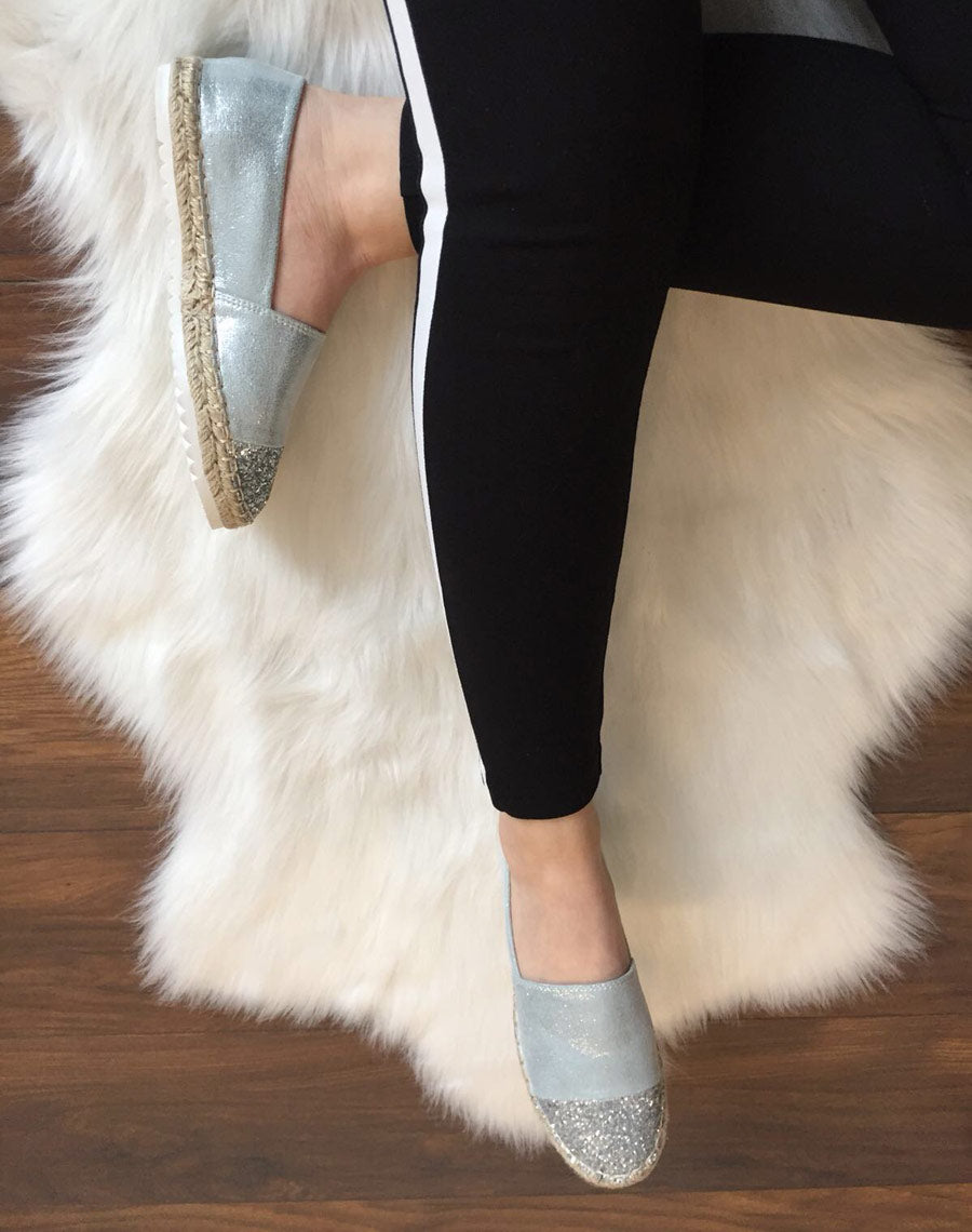 Espadrilles grises effet brillant