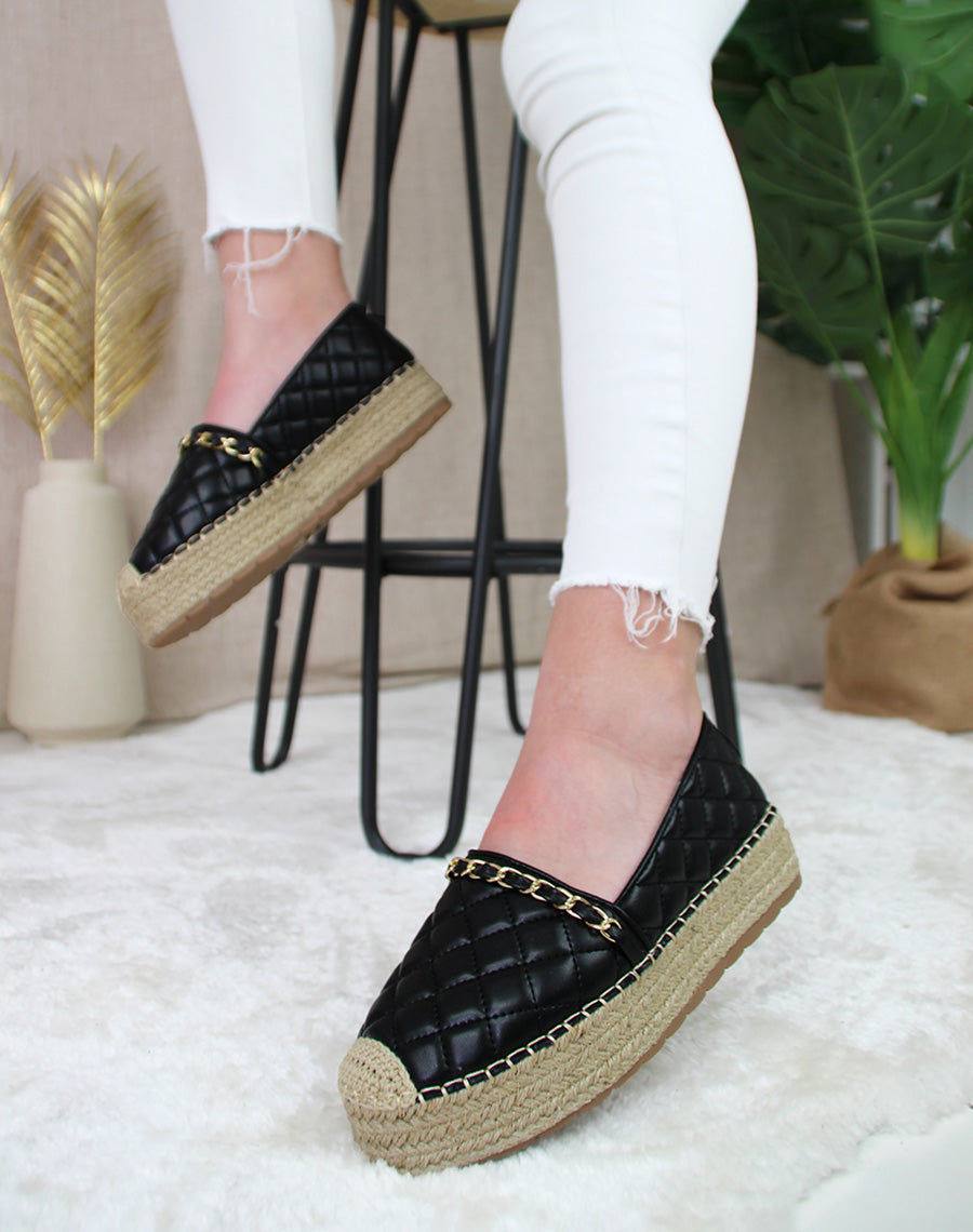 Espadrilles noires matelassés à fine chaîne dorée
