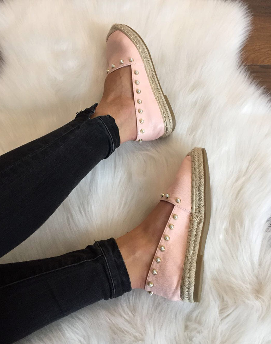 Espadrilles roses ornées de perles