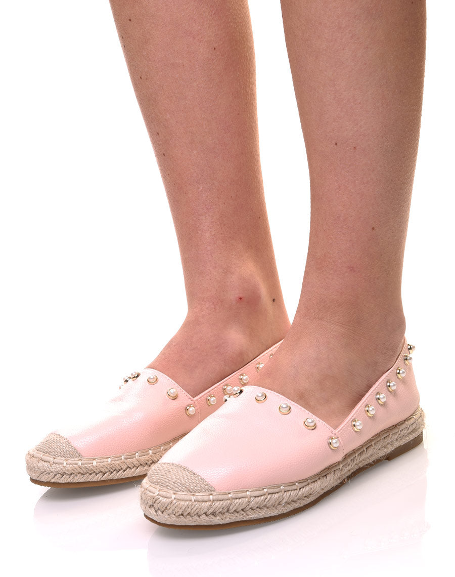 Espadrilles roses ornées de perles