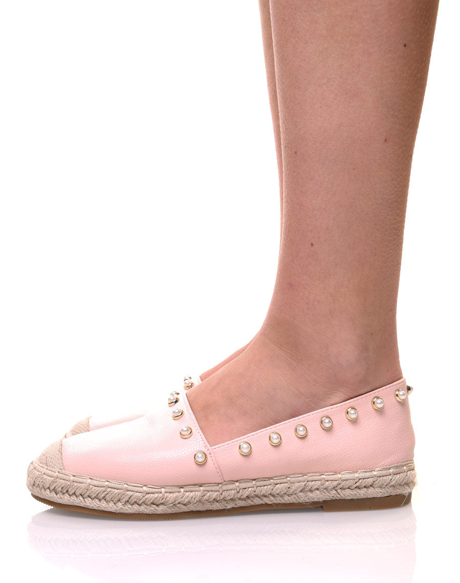 Espadrilles roses ornées de perles