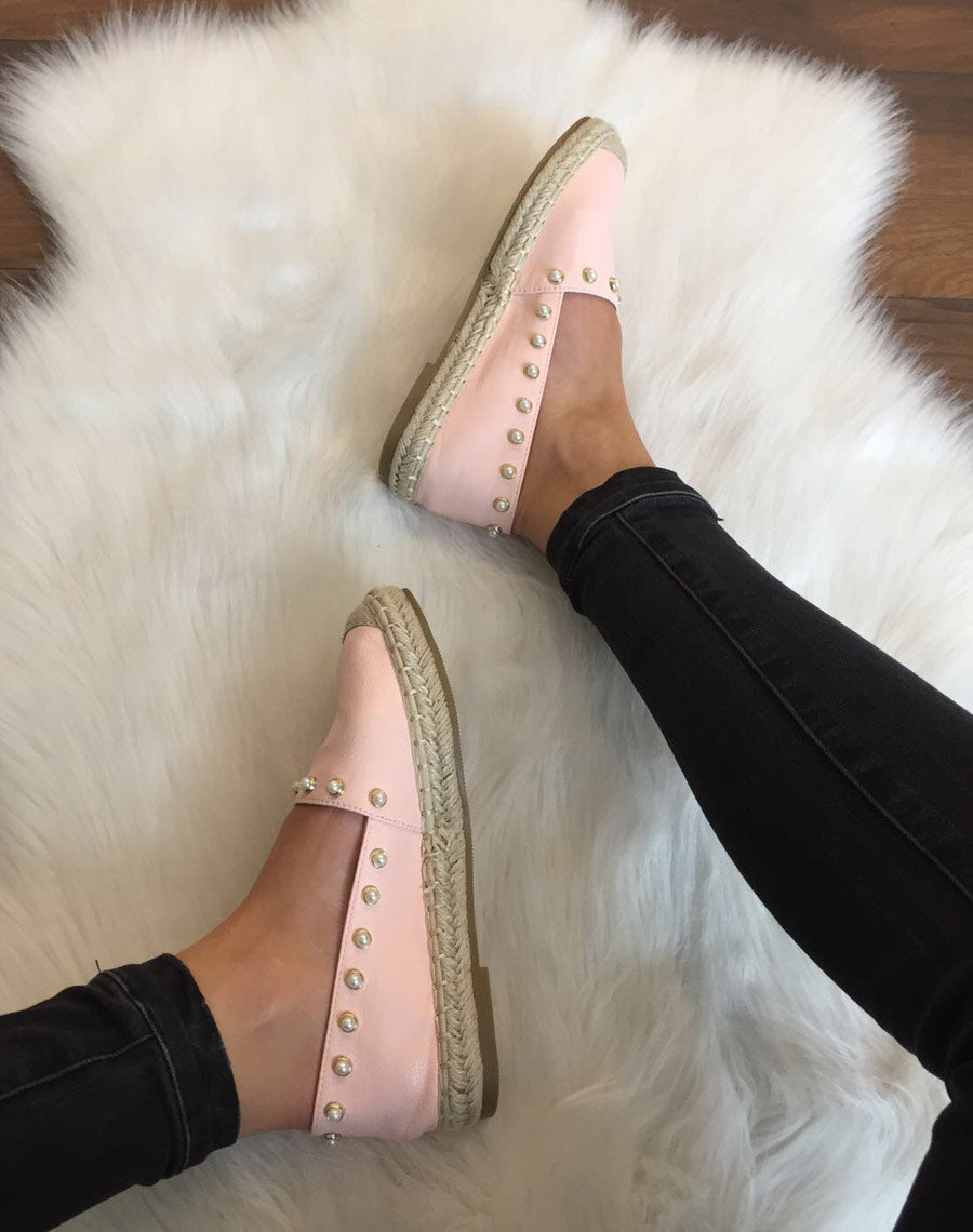 Espadrilles roses ornées de perles
