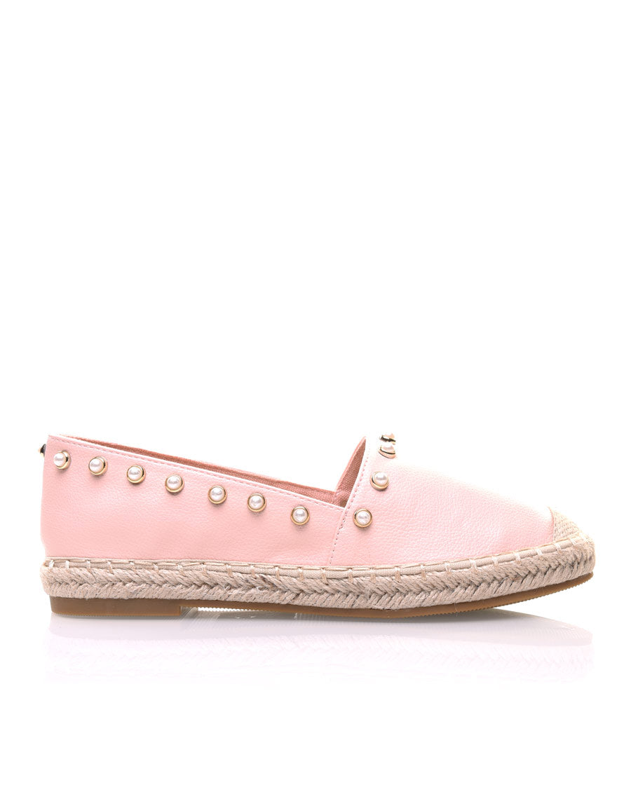 Espadrilles roses ornées de perles