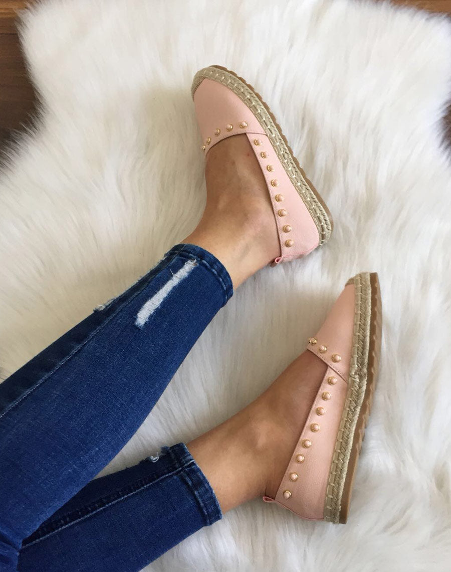 Espadrilles roses ornées de perles