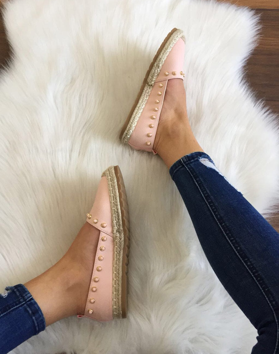 Espadrilles roses ornées de perles