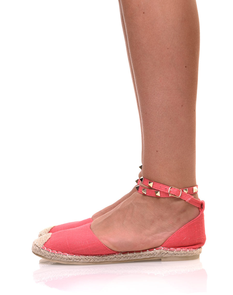 Espadrilles rouges cloutées à bout fermé