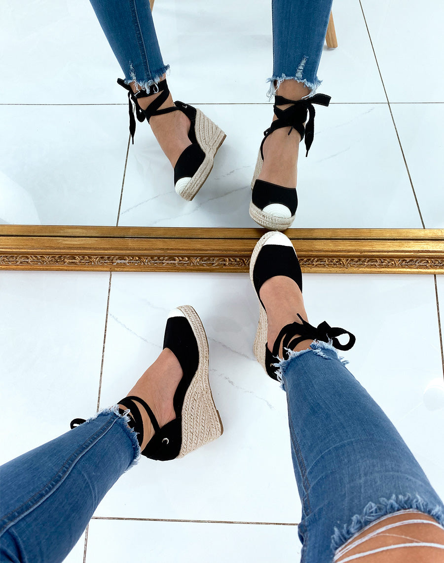 Espadrilles à talons compensés en toile noire à rubans