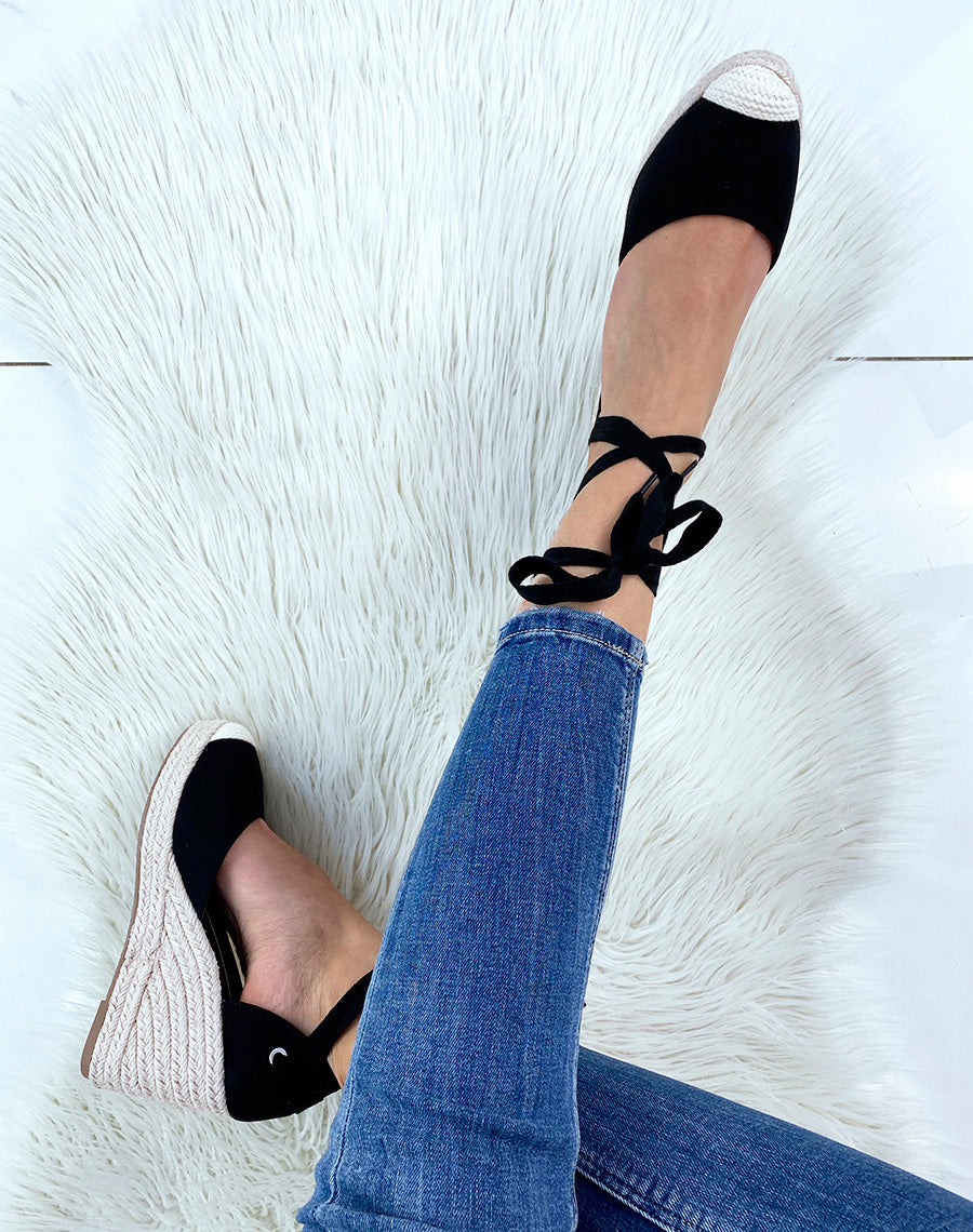 Espadrilles à talons compensés en toile noire à rubans