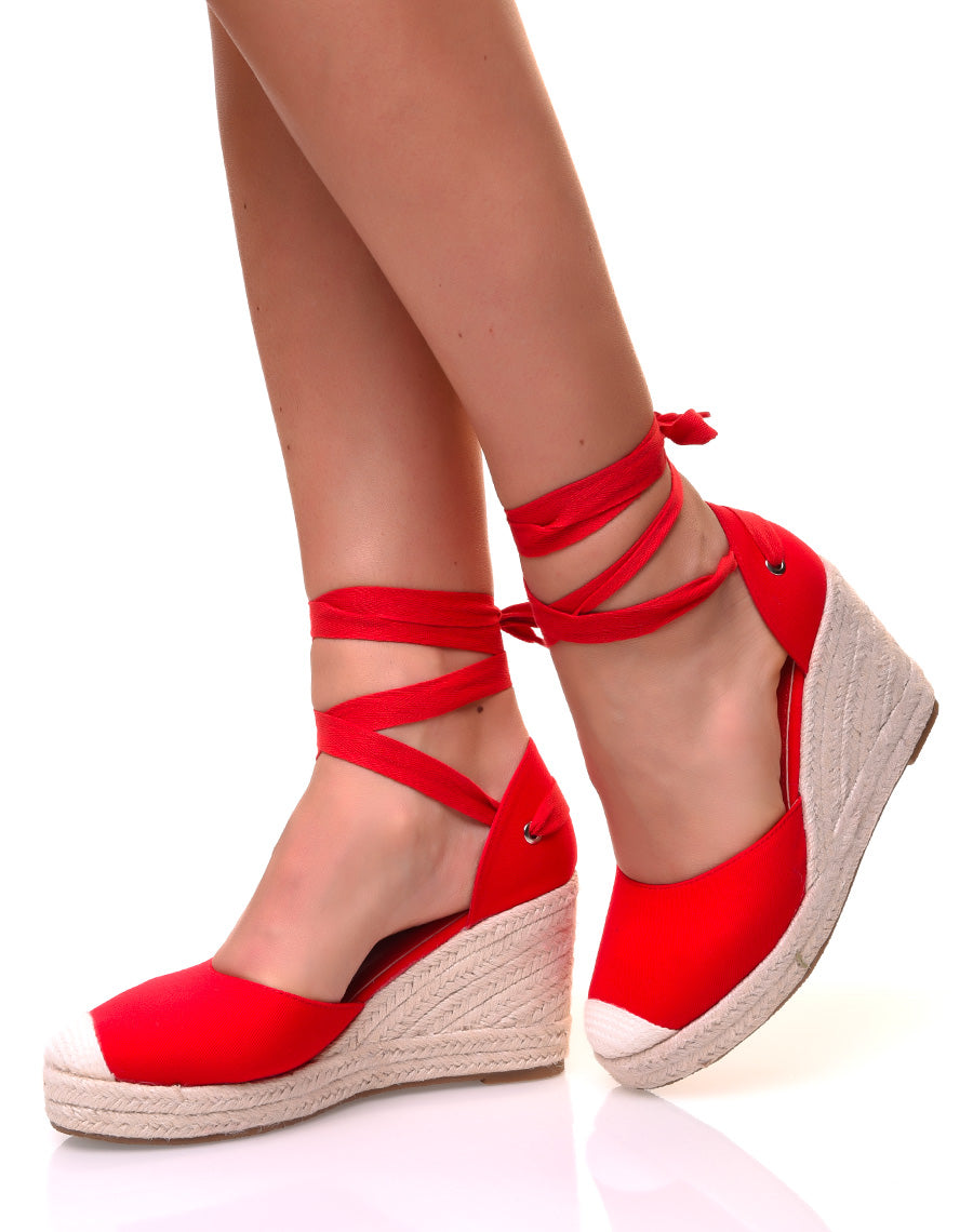 Espadrilles à talons compensés en toile rouge à rubans