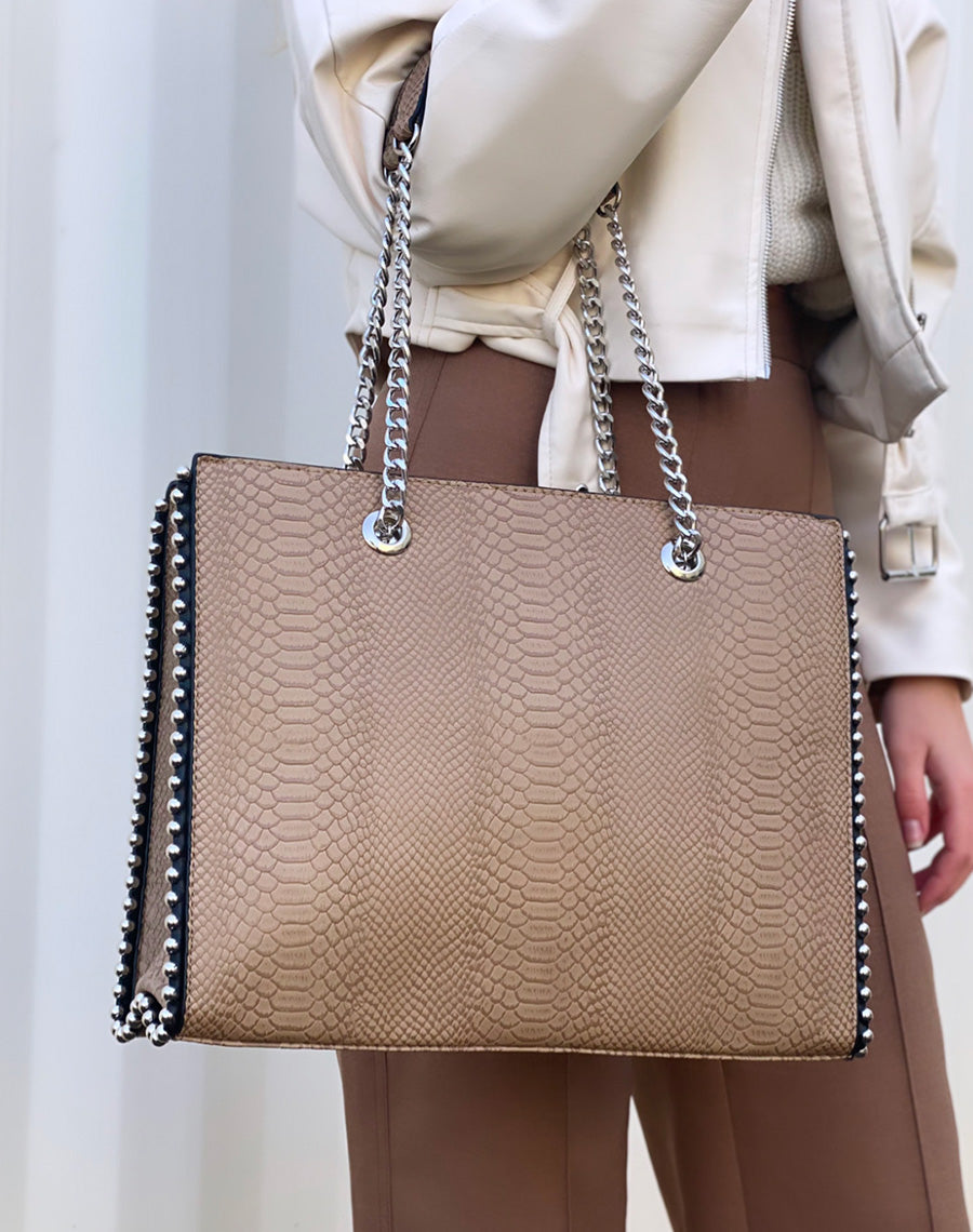 Grand sac à main beige effet croco à détail argenté