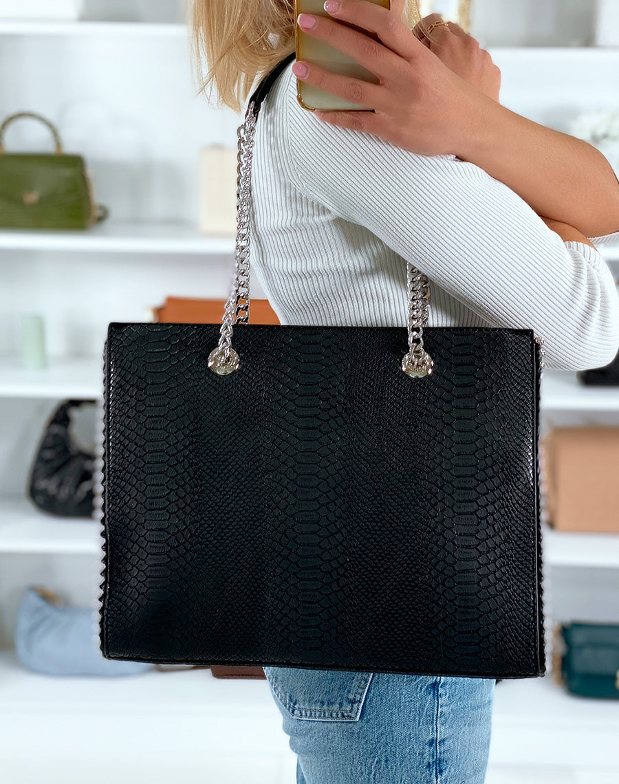 Grand sac à main noir effet croco à détail argenté