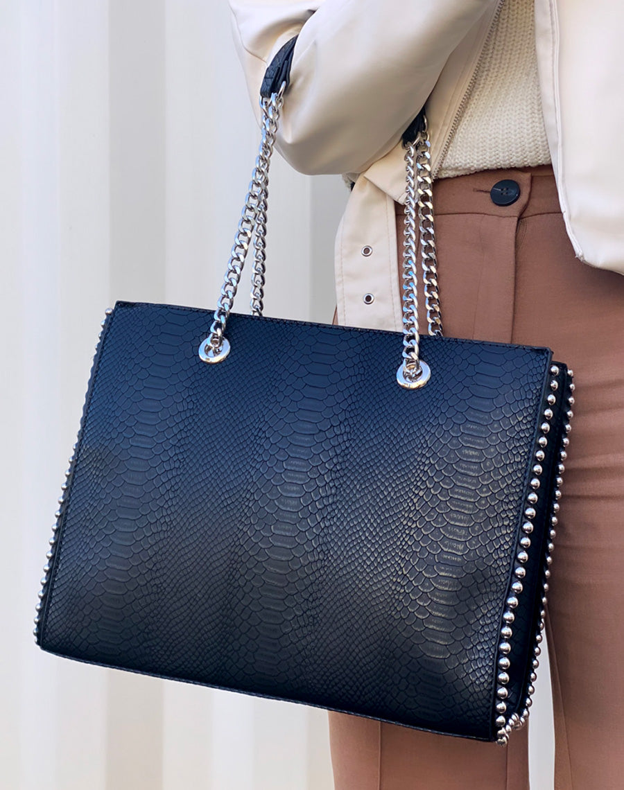 Grand sac à main noir effet croco à détail argenté