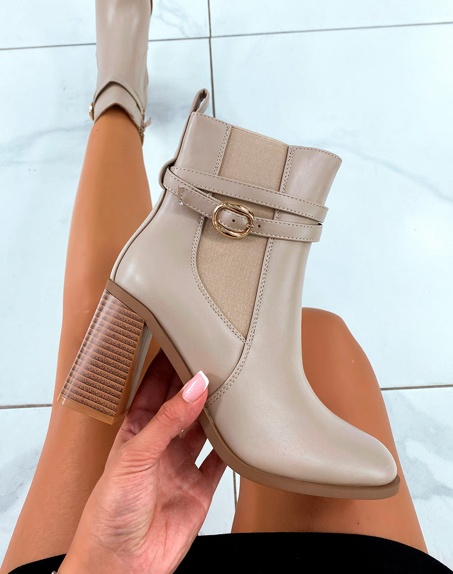 Élégance Beige : Bottines Bi-Matières à Talon avec Sangles Dorées Ajustables