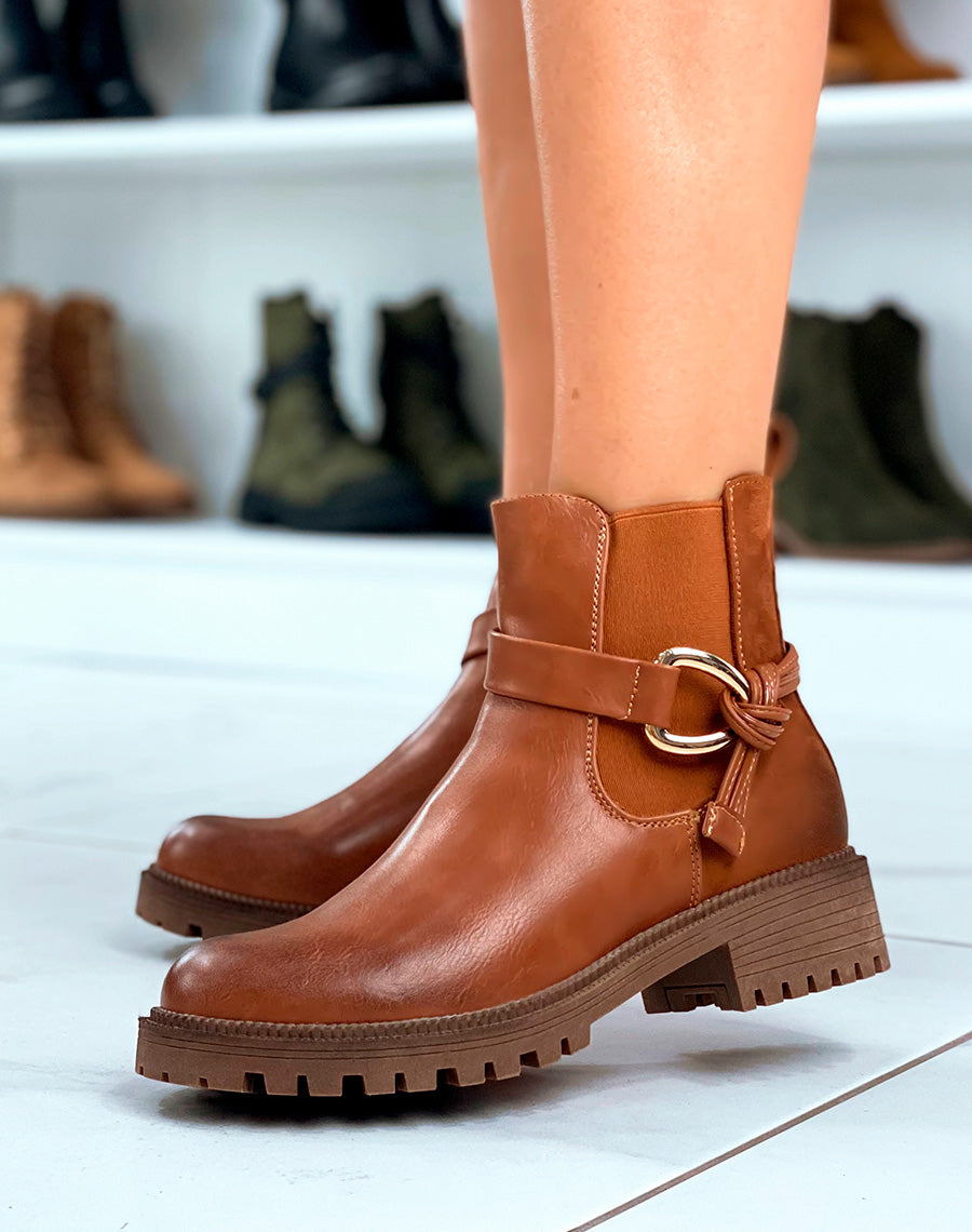 Élégance Naturelle : Bottines Chelsea Camel avec Sangle Nouée