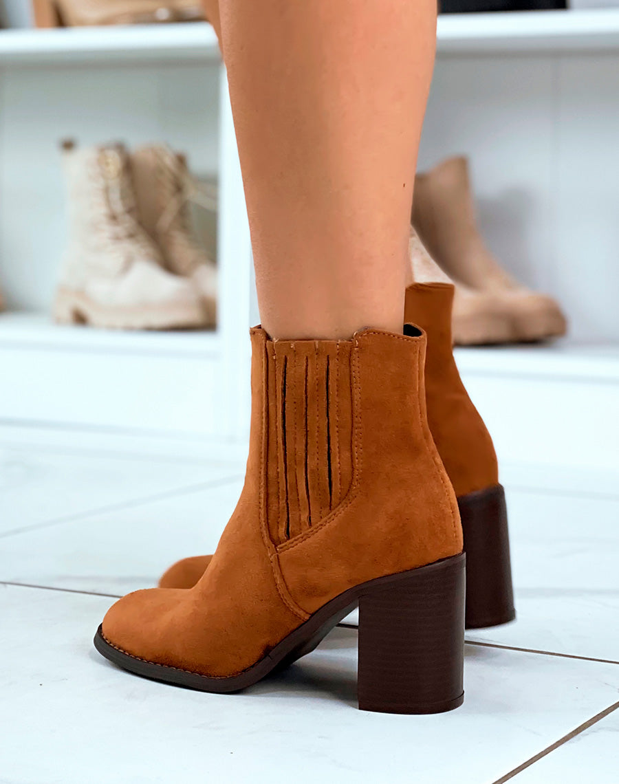 Élégantes Bottines Camel en Suédine à Talons - Raffinement et Confort