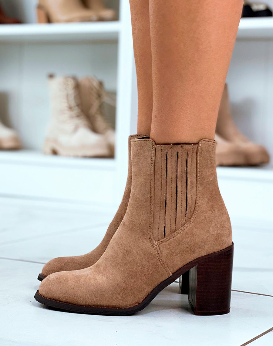 Élégantes Bottines Taupe en Suédine à Talons - L'Atout Mode Polyvalent