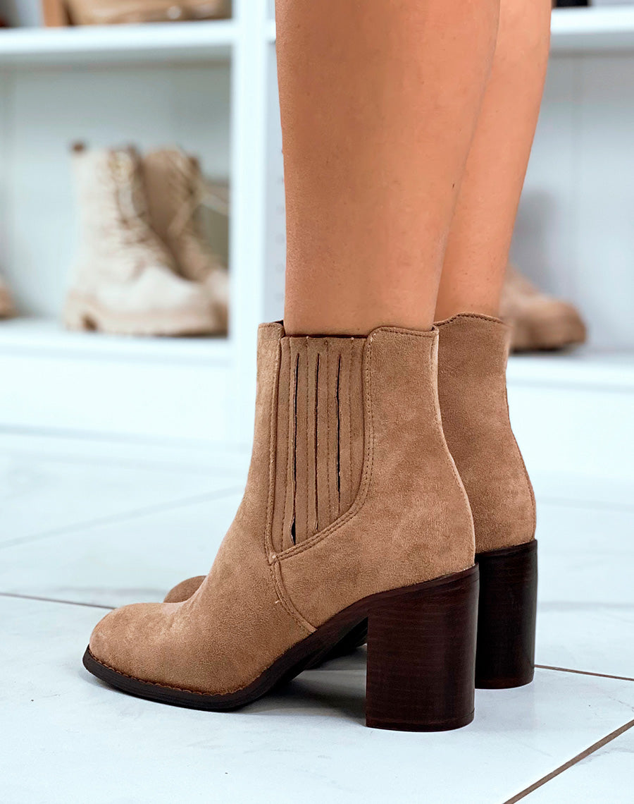 Élégantes Bottines Taupe en Suédine à Talons - L'Atout Mode Polyvalent