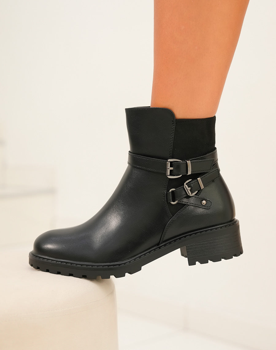 Luxe & Simplicité : Bottines Noires avec Double Lanières Argentées